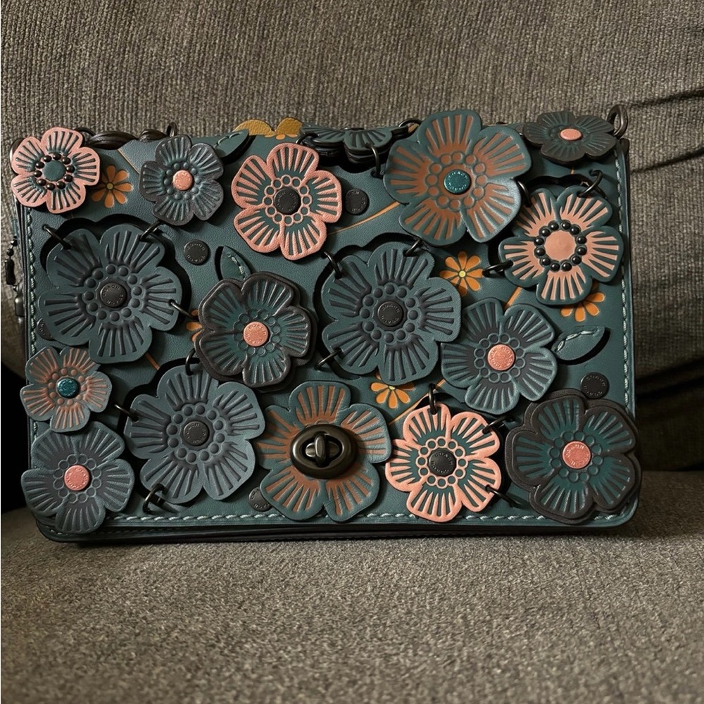 Coach 21585 Dinky 24 Tea Rose